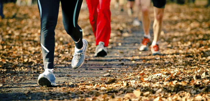 ¿COMO MEJORAR NUESTRA CADENCIA DE PASOS QUE USAMOS PARA CORRER?